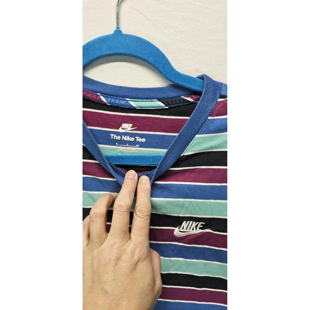 Nike Men's Sportswear Club Striped T-Shirt‎ DN5255-100 Size Small Pink Green